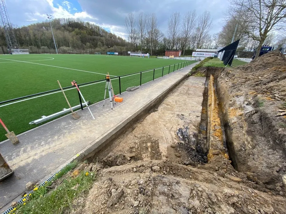 terrassement tribune de 100 places au stade sporting charleroi (2)