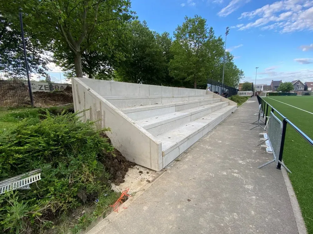 terrassement tribune de 100 places au stade sporting charleroi (10)