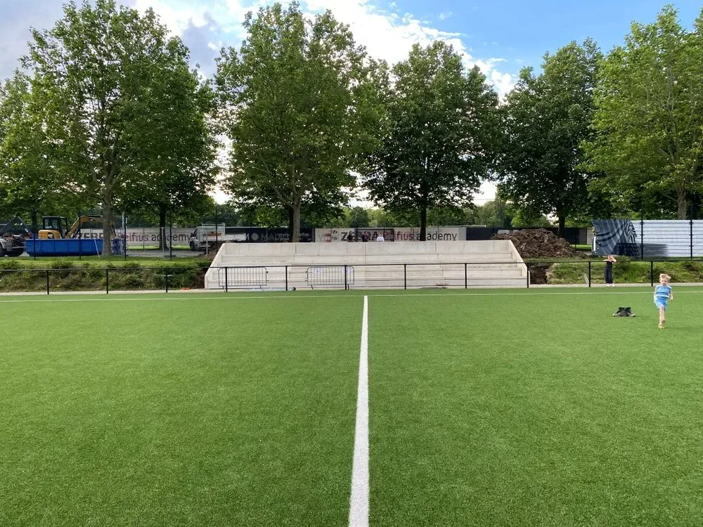 terrassement tribune de 100 places au stade sporting charleroi (11)