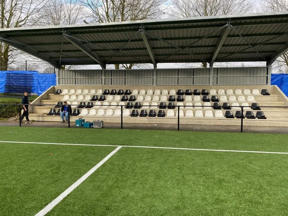 terrassement tribune de 100 places au stade sporting charleroi (12)